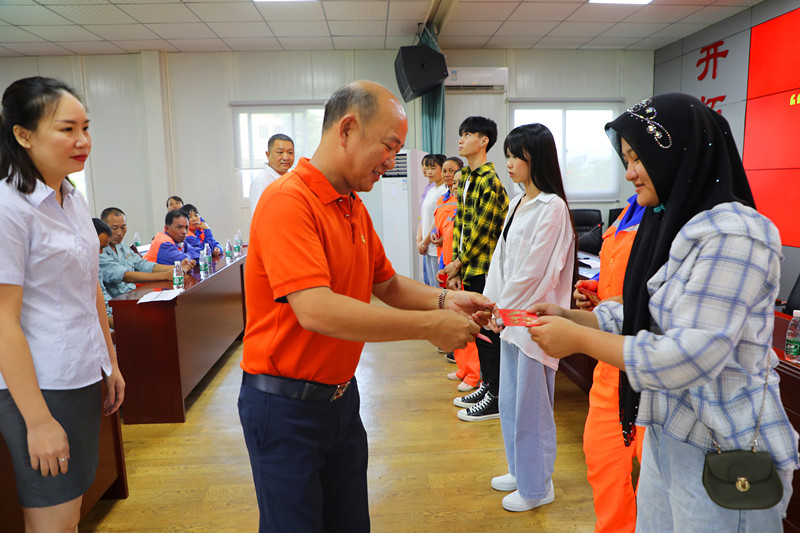 “金秋助學(xué)，圓夢(mèng)明佳！”明佳集團(tuán)黨支部及工會(huì)組織開(kāi)展愛(ài)心助學(xué)活動(dòng)！